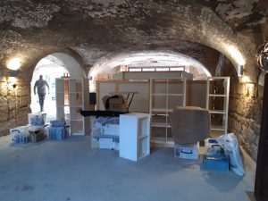 Aufbau des Standes von Arômes de Provence bei Winterszeit Schloss Eyrichshof 2018