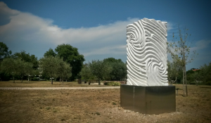 I HAVE A DREAM 2016 Marbre de St Pons 170x80x80 Biennale de sculpture sur marbre de Mandelieu Thème: La Paix