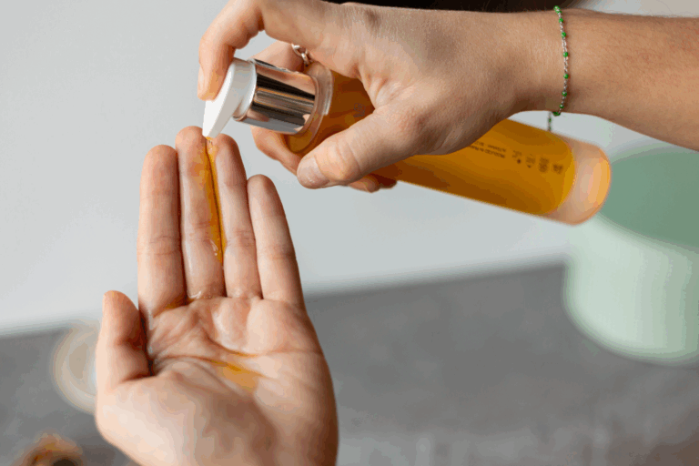 Gesichtspflege im Herbst mit Naturkosmetik: Neuroaktive Wirkstoffe für strahlende Haut